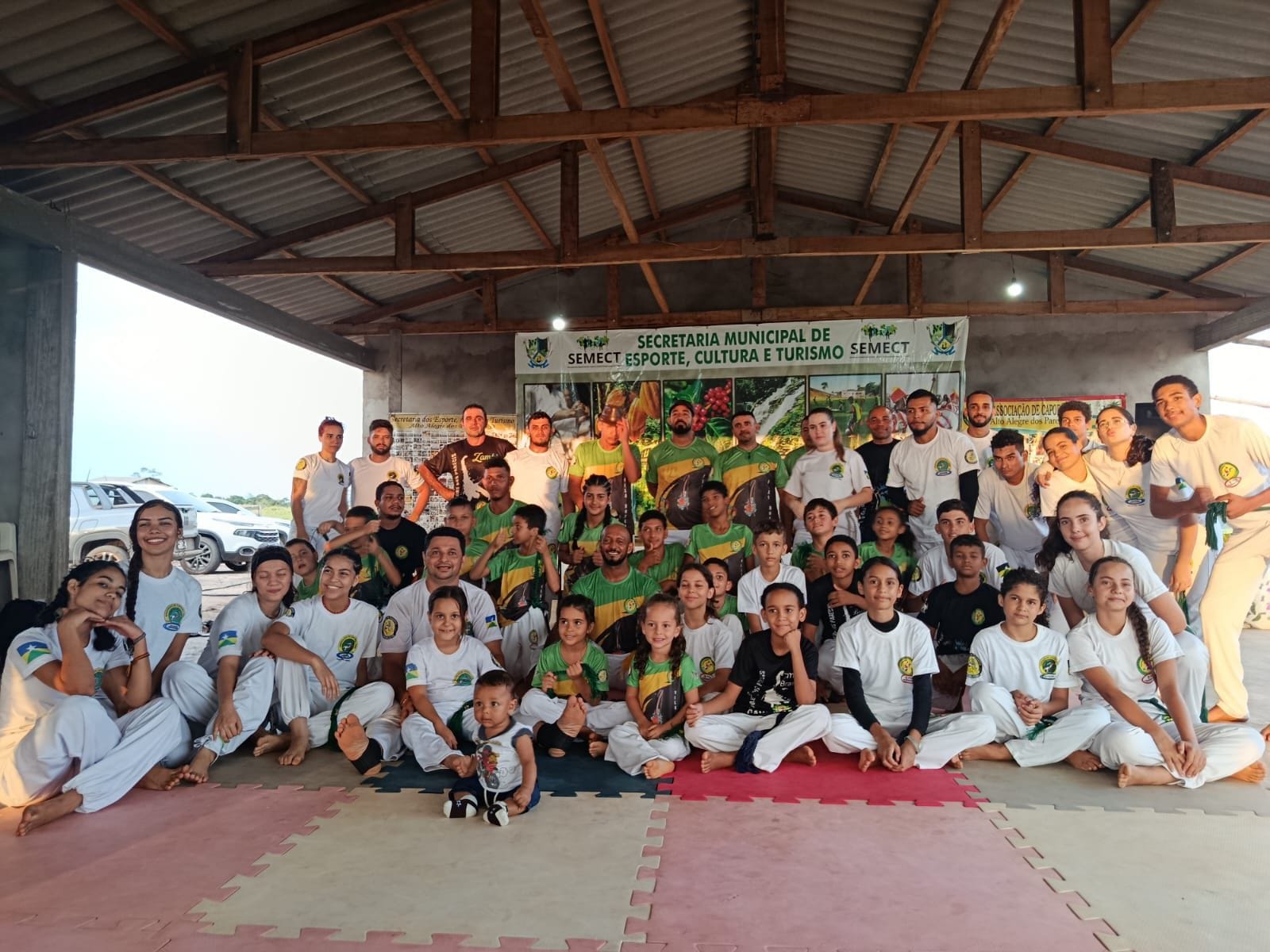 A SEMECT realizou no distrito Bosco , o primeiro encontro de capoeira .