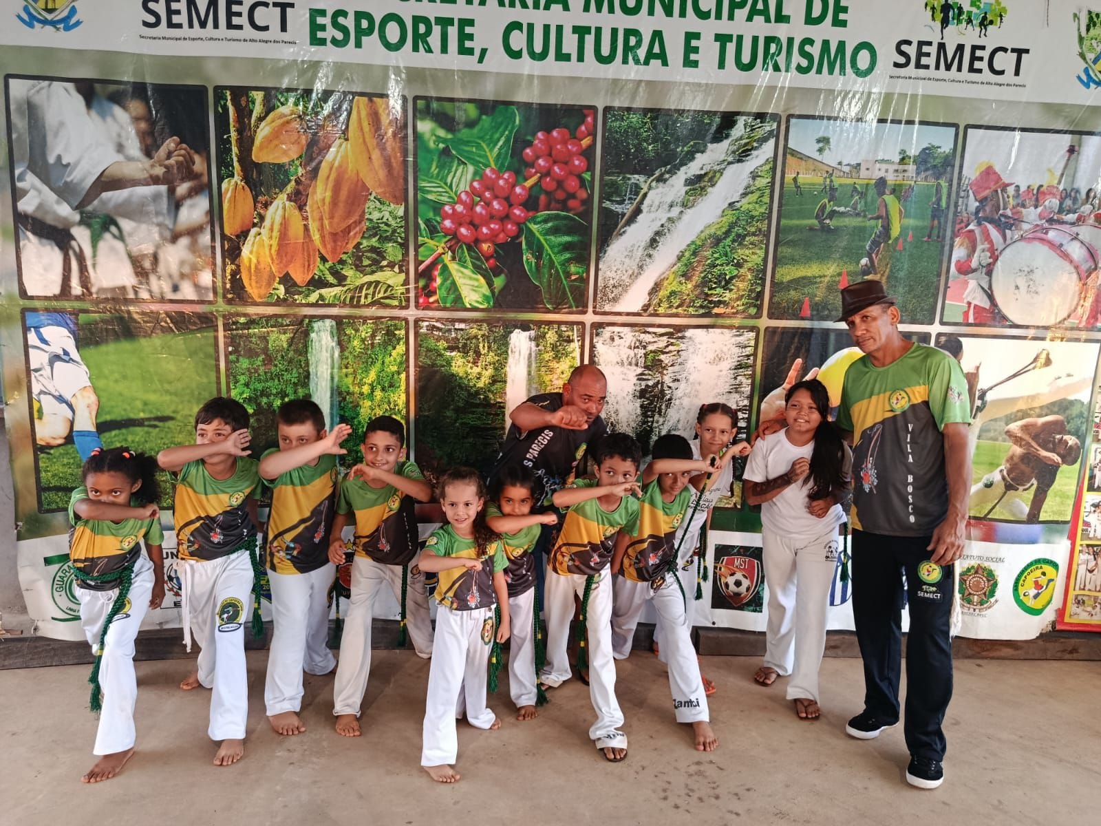 Imagem 5 - A SEMECT realizou no distrito Bosco , o primeiro encontro de capoeira .
