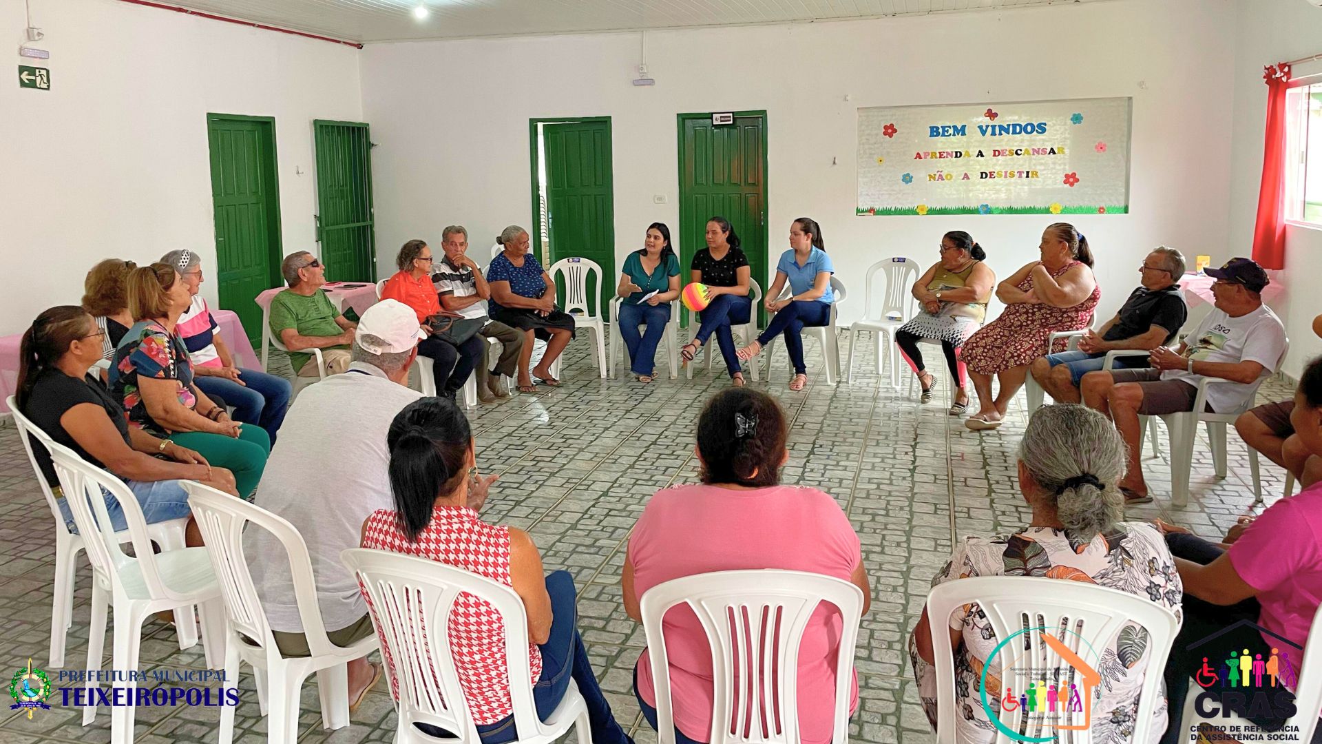 DINÂMICA ESPECIAL DO ABRAÇO - GRUPO DA TERCEIRA IDADE: RAÍZES DA SOCIEDADE O SERVIÇO DE CONVIVÊNCIA E FORTALECIMENTO DE VÍNCULOS (SCFV) DINÂMICA ESPECIAL DO ABRAÇO - GRUPO DA TERCEIRA IDADE: RAÍZES DA SOCIEDADE O SERVIÇO DE CONVIVÊNCIA E FORTALECIMENTO DE VÍNCULOS (SCFV)